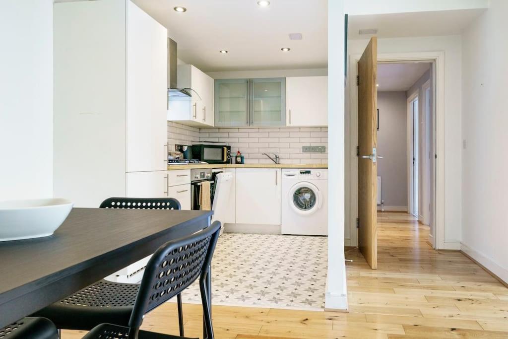 Stylish City Centre 2 Bedroom Apartment With Belfast Cityscape View Luaran gambar
