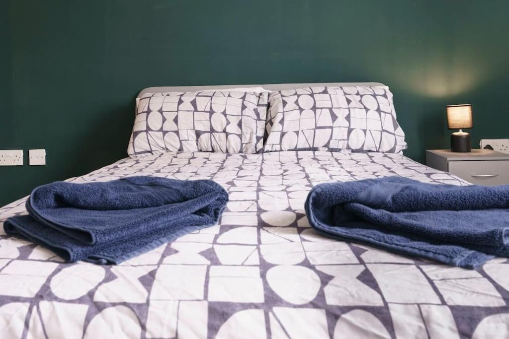 Stylish City Centre 2 Bedroom Apartment With Belfast Cityscape View Luaran gambar