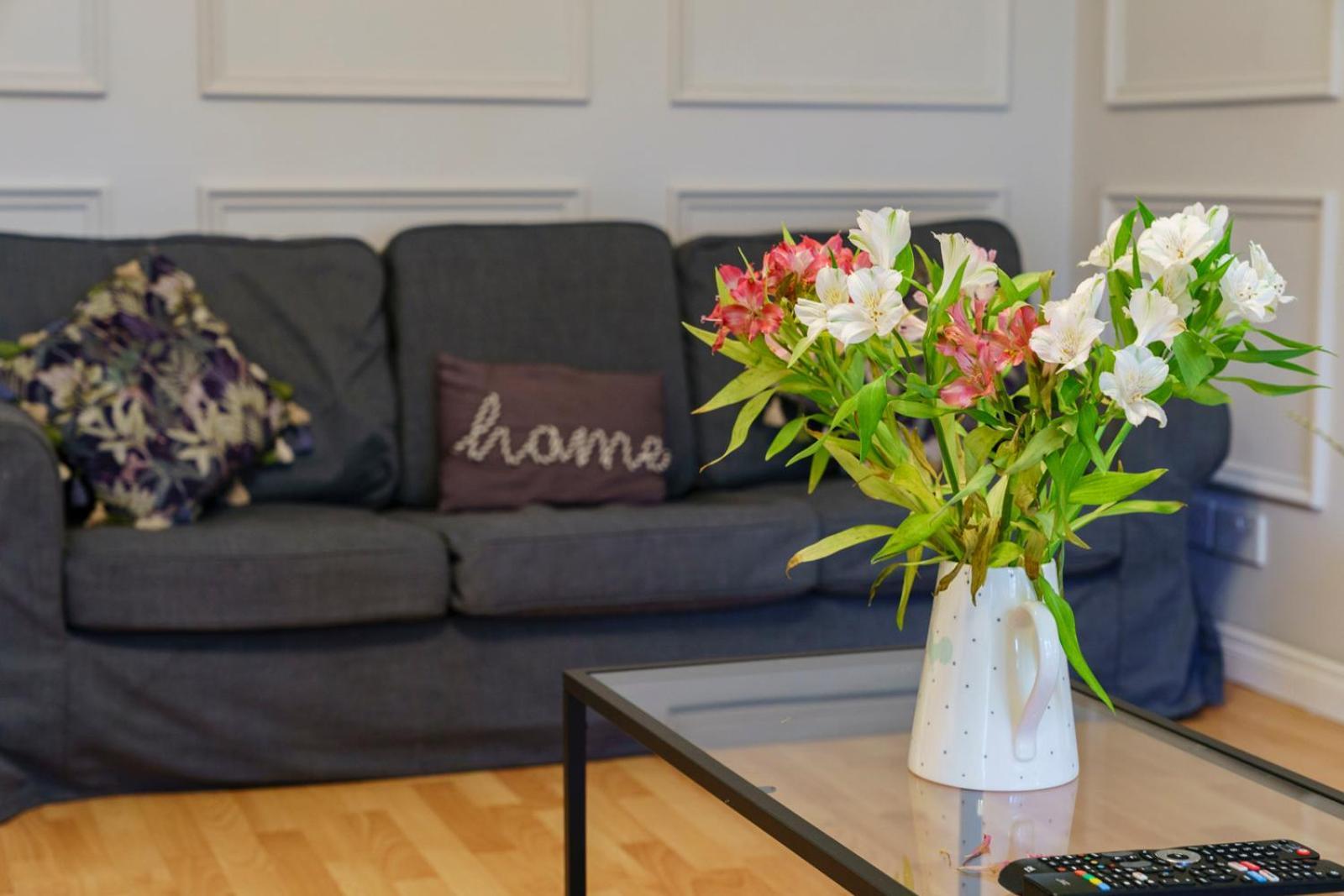 Stylish City Centre 2 Bedroom Apartment With Belfast Cityscape View Luaran gambar